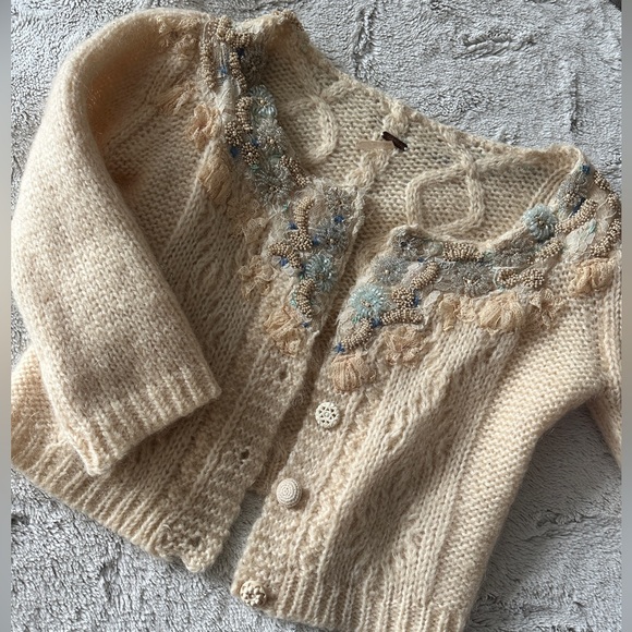 Embroidered wool cropped cardigan - Picture 1 of 7